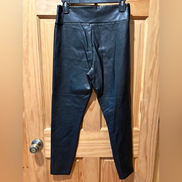 Abercrombie & Fitch Black Leggings - Picture 2 of 10